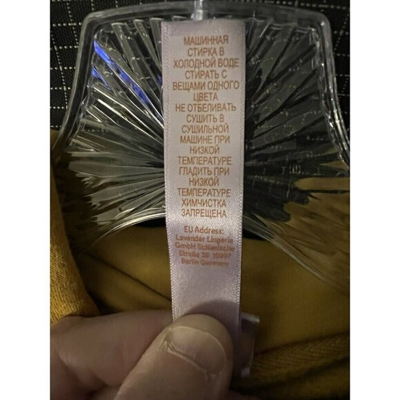 Savage X Fenty Hoodie Rhianna Color: Harvest Gold Size: Everybody - Picture 8 of 9